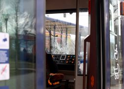 90 Jaehriger Radfahrer Kracht In Strassenbahn 07